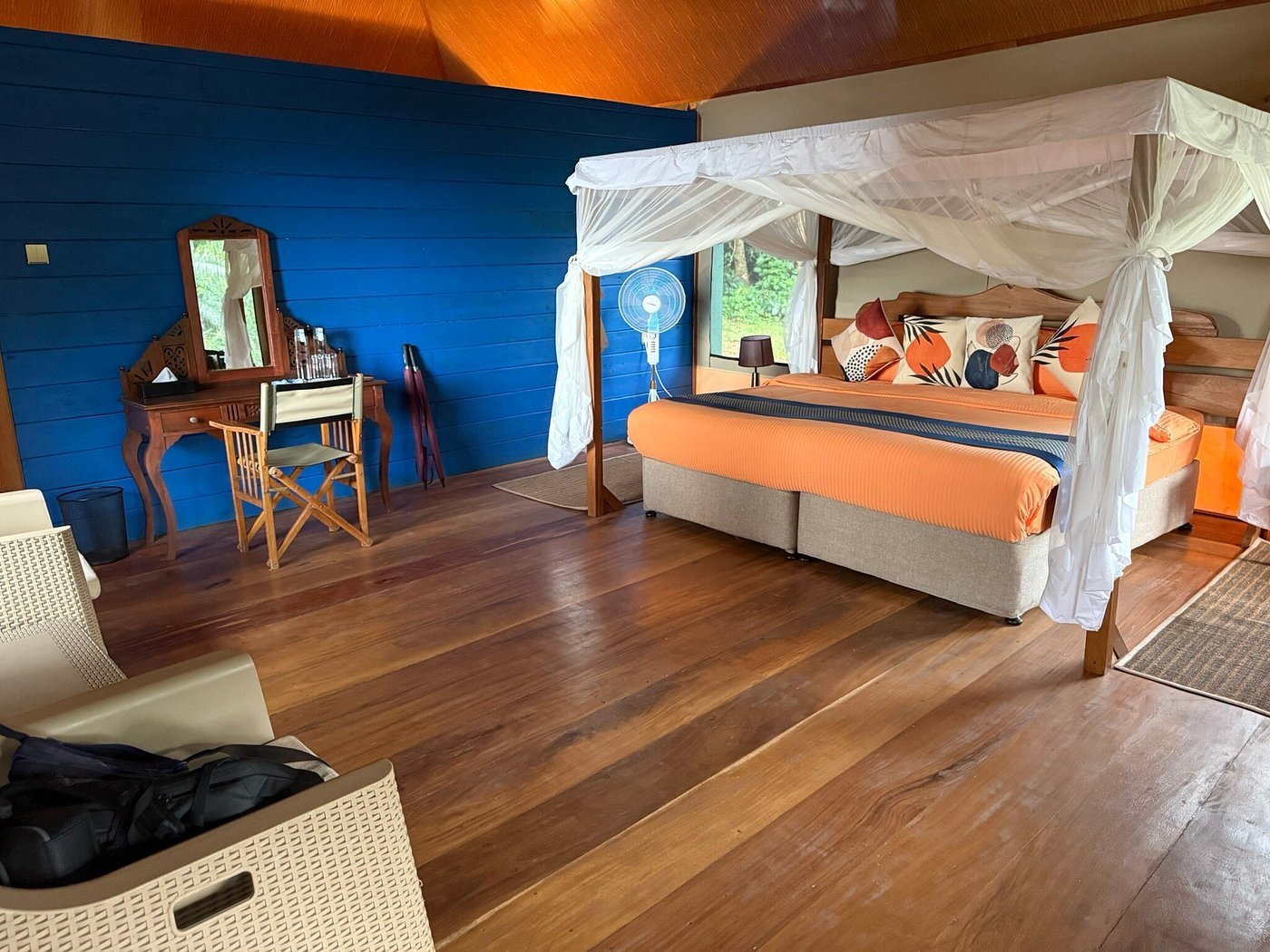 Mbali Mbali Gombe Lodge